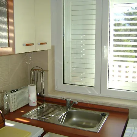 Apartament Maras *